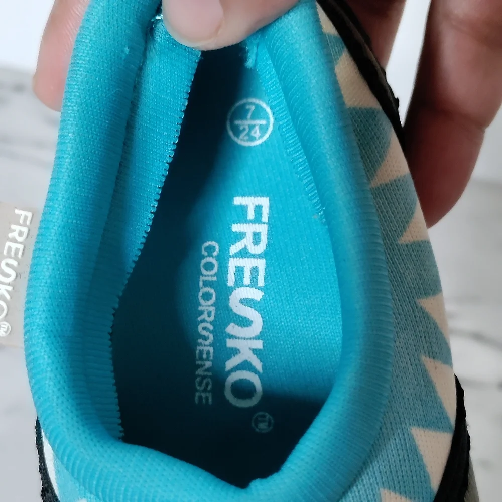 EUC Fresko kid's shark water shoes size 7